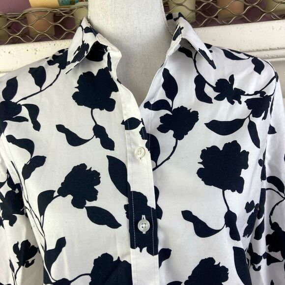 Chicos Dramatic No Iron chic stretch black roses white background shirt oversize - Picture 4 of 8